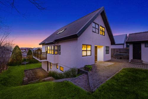 Breidholt Apartment | Inviting 2BR Haven in the Heart of the Suburbs