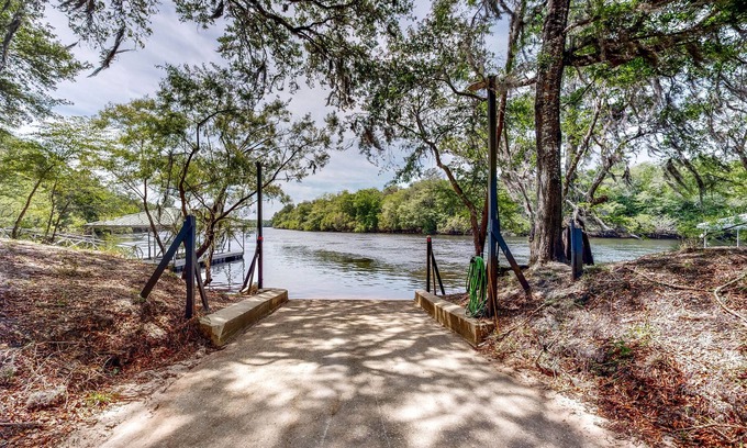 Bell House | Inviting dog-friendly home with boat ramp, W/D