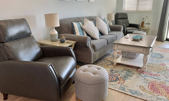 Edisto Island Condo | Inviting waterfront condo with marsh view, shared pool, balcony & central AC