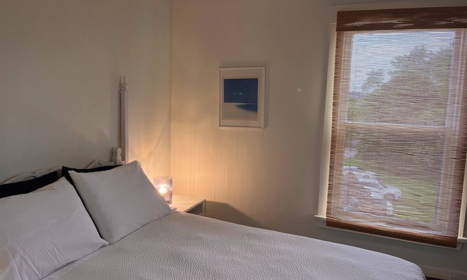 Victoria Villa | Irish Point - Top Floor Pivate Room with Ensuite