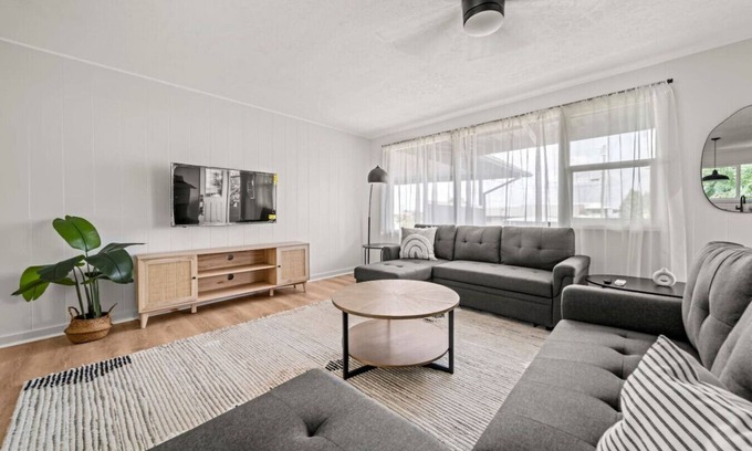 Hilo House | Island Adventure Hub, Near Volcanoes & Beach