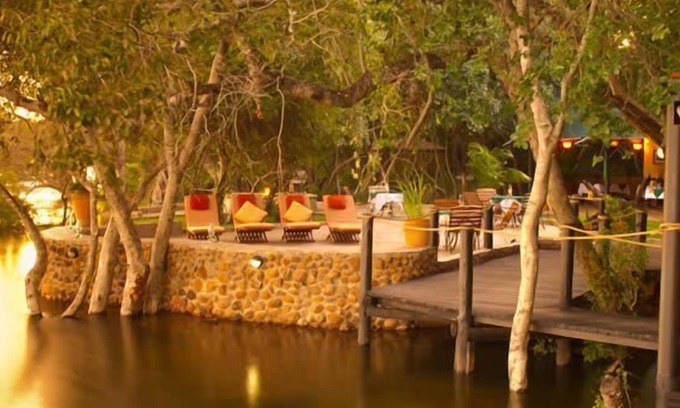 Komanyana Hotel | Islands of Siankaba