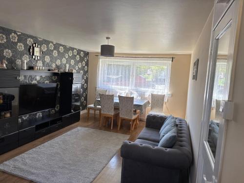 Sighthill Apartment | It is a spacious and beautiful home