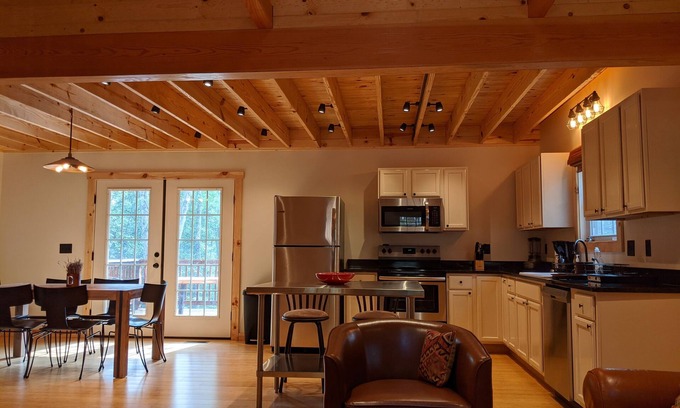 Faber Cabin | It's Like Your Own Private Nature Reserve-Peaceful-New Beautiful Cabin!