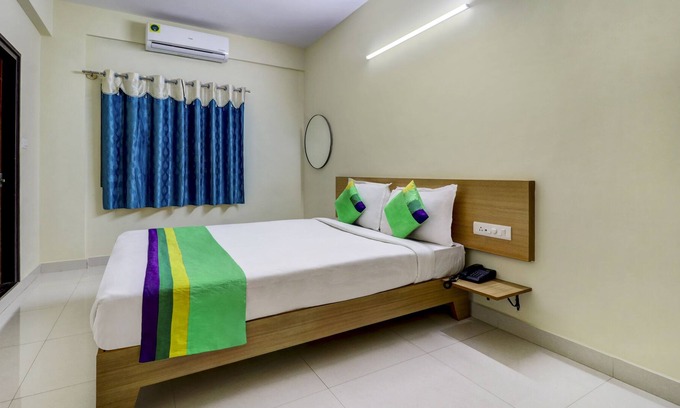 Bengaluru Hotel | Itsy By Treebo - Golden Grand Inn