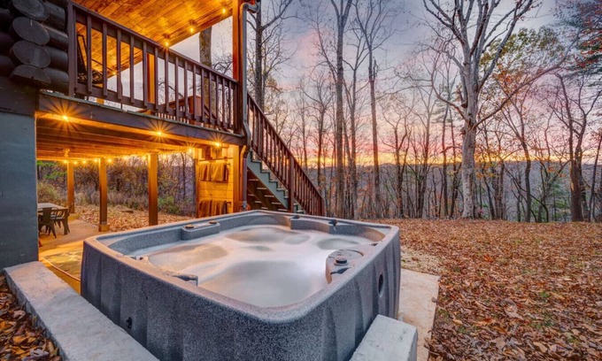 Lynchburg Apartment | James River Cabin, Riverfront with Hot Tub and Views!