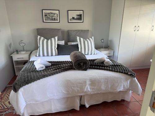 Eastcliff Apartment | Jasmine Cottage - Cool cottage, hot location