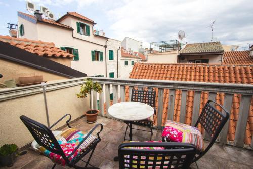 Grad Apartment | Jerry & Oli's Apartments