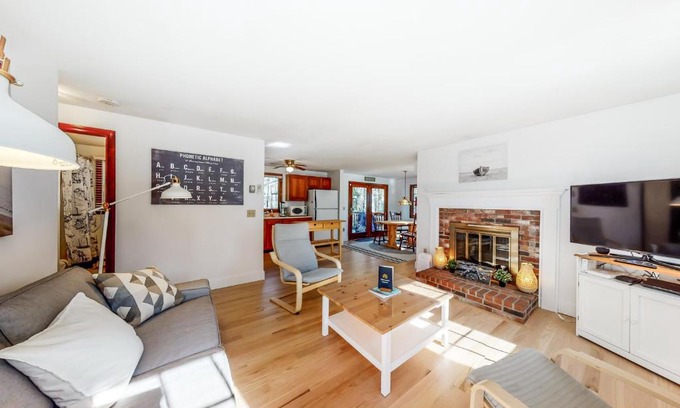 Brewster House | John Hazelnut