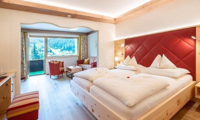Bad Kleinkirchheim House | Juniorsuite 42 m²/Zirbe - Thermenwelt Hotel Pulverer