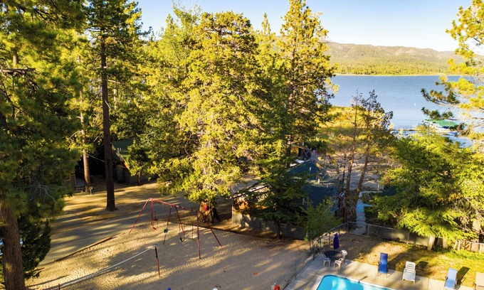 Big Bear Lake Hotel | Juniper #105