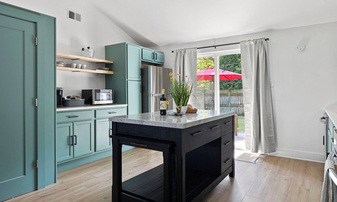 Lakeside House | Juniper Presents: The Calista, A Newly Renovated Retreat near Beaches