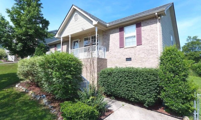 Millersville House | Just 20 minutes from Nashville — includes a fenced yard.
