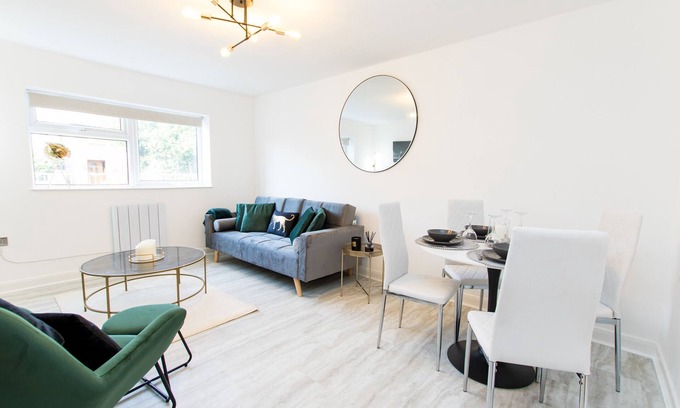 Peterborough Apartment | K Suites - Lovely 2 bedroom w/ Parking on Site