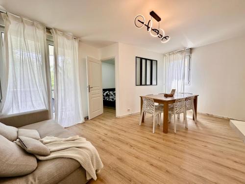 Torcy-le-Grand Apartment | KAALA RIVERSIDE Deluxe apt entre Disney et Paris free Parking