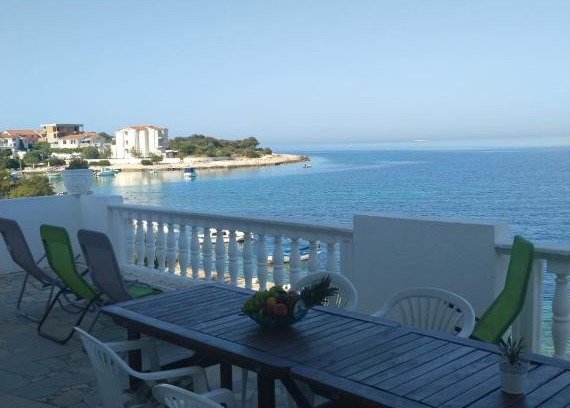 Dvornica Apartment | Kanica seaside apartment Roko 10 m from sea