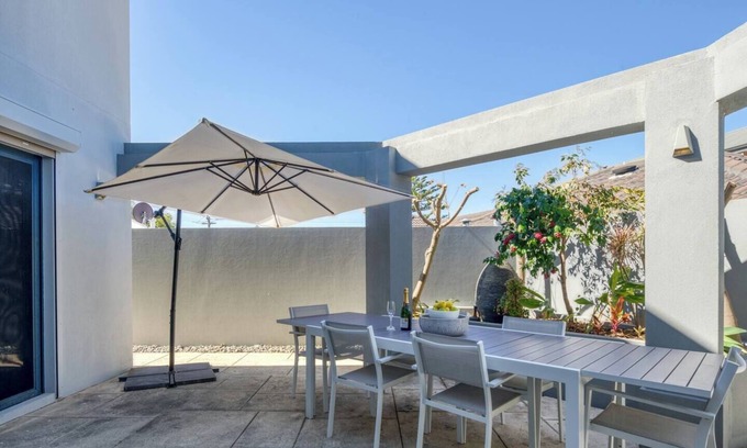 Karrinyup Villa | Karrinyup Villa Lush Indoor Outdoor Living