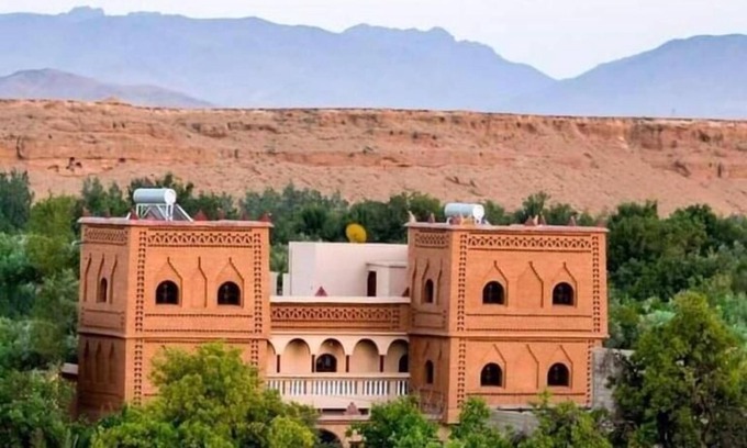 Souk Lakhmis Dades Hotel | kasbah amlal