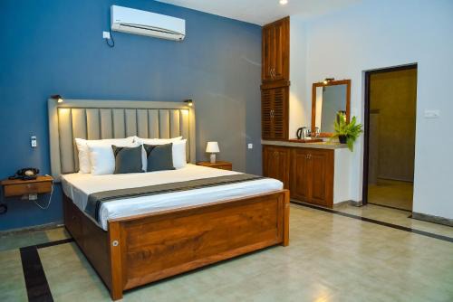 Katana Bed & Breakfast | Katunayake Tectona Grandis