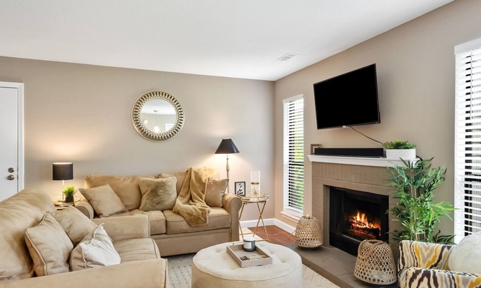 St. Peters Apartment | 🎗Katytrail/Pet friendly❤/St.Charles/PowerPlex/St.Louis/Winery🐕👍🏼/Fireplace