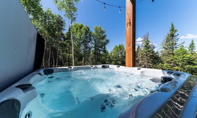 Baie-St-Paul Ski Chalet | Kbane 31: Peaceful Chalet with Spa & Scenic Views