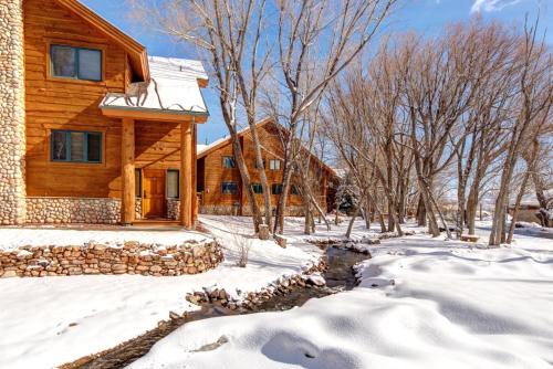 Park City Apartment | KBM Resorts Timber Wolf Lodge Walk to Canyons Cabriolet Fireplace BBQ Aspens Creek Parking TWL-12c