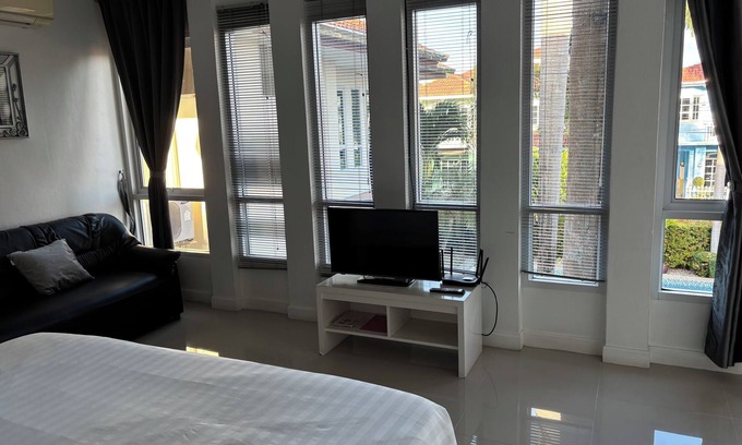 Na Kluea Villa | khun mai villa