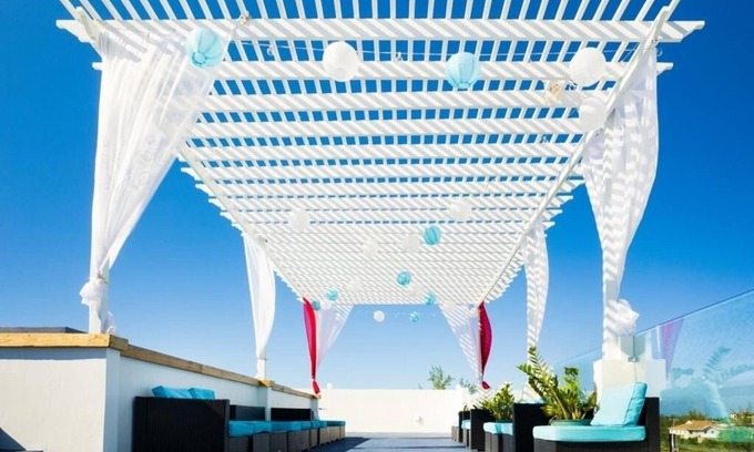 Grace Bay Apartment | King size single bed The Suites@MrGroupers