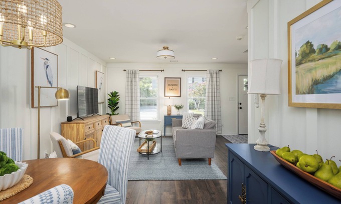Historic District House | King Street Retreat: Charming, Fully Updated Townhome. Excellent Location!