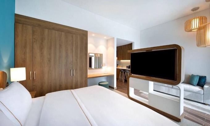 Garhoud Apartment | King Studio Near DXB Airport By Luxury Bookings