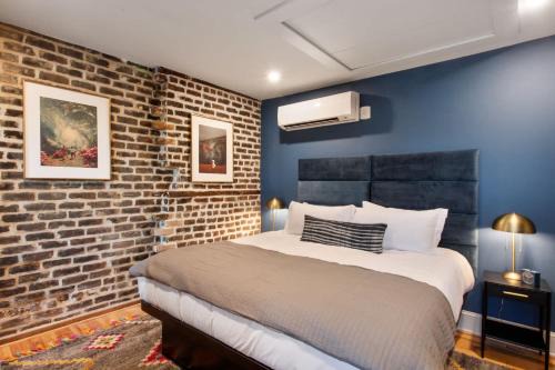 Historic District - North House | King Suite 4th Floor Downtown Hotel Boutique