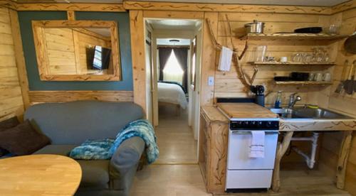 Cedaredge Cabin | King Suite with a Full Kitchen and Balcony at the Cedaredge Lodge