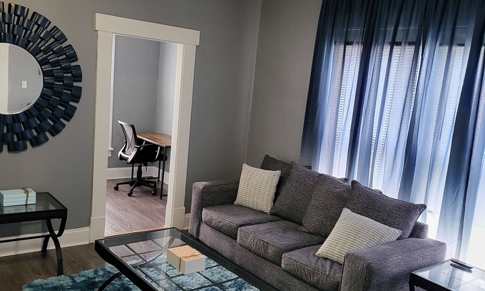 Old North Columbus Apartment | king Suite1-bedroom with AC, WiFi in brilliant Columbus, black-out curtain