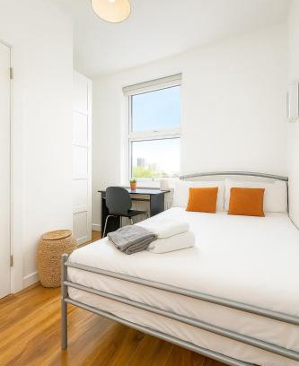 Islington Apartment | Kings Cross Ensuite - Wi-Fi - Desk - Self CheckIn