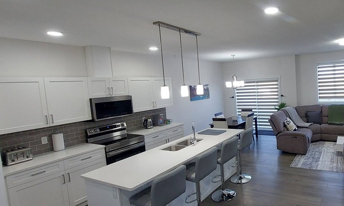 Spruce Grove House | Kingsbury Palace