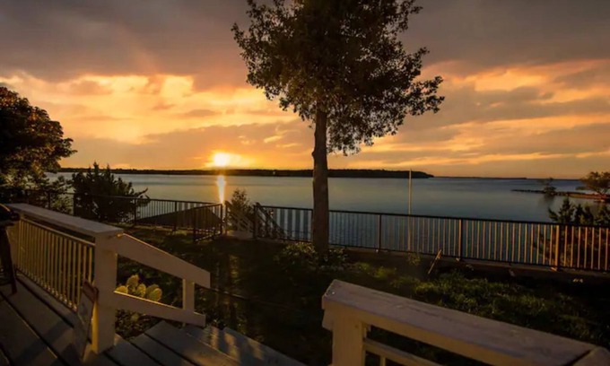 Loyalist Cottage | Kingston Lakehouse