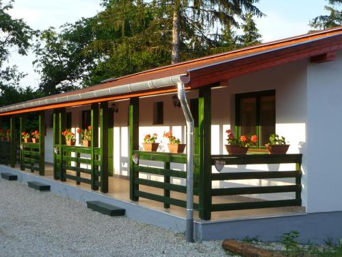 Lispeszentadorjan Apartment | Kisrejtek Apartmanház