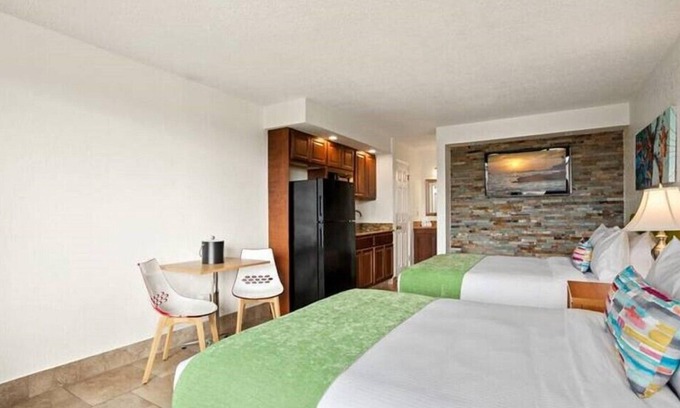 Historic Downtown Kissimmee Hotel | Kissimmee Spacious Suite with Pool & Fitness Center