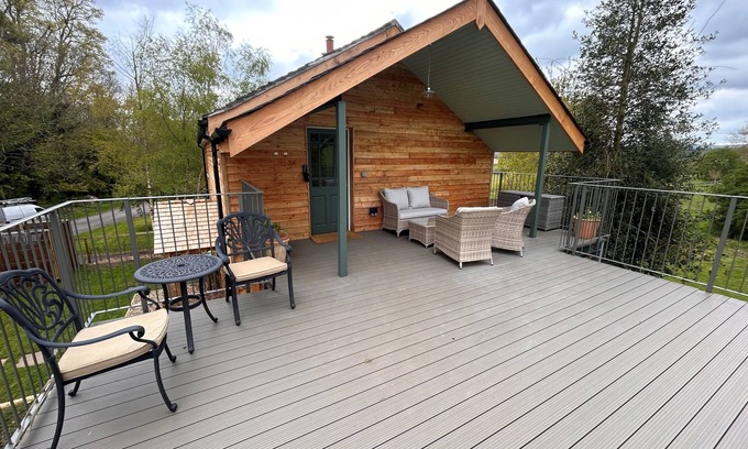 Hungerford Apartment | Kites Nest - A cosy countryside apartment surrounded by nature.