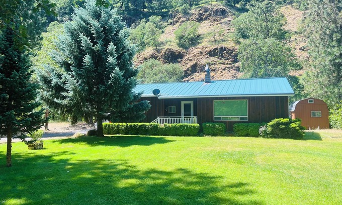 Klickitat House | Klickitat River's Edge Retreat