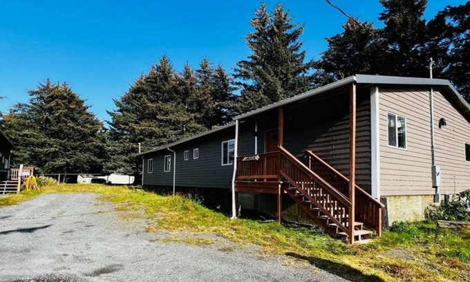 Chiniak Cabin | Kodiak Fishing-Hunting Lodge offers wilderness within driving distance to city