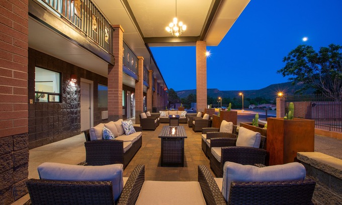 Oak Creek Hotel | Kokopelli Inn Sedona, Trademark Collection by Wyndham