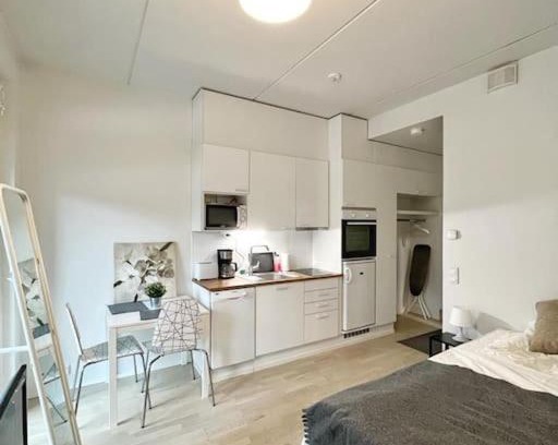 Aviapolis Apartment | Kotimaailma - Valoisa ja kompakti yksiö Tikkurilassa