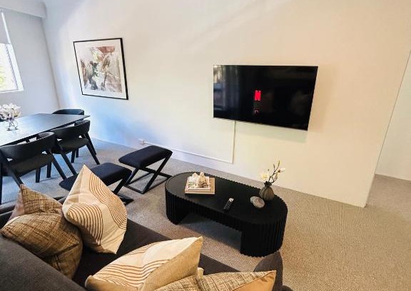 Camperdown Apartment | KozyGuru | Camperdown | Cozy 2-Bed Apt + Parking