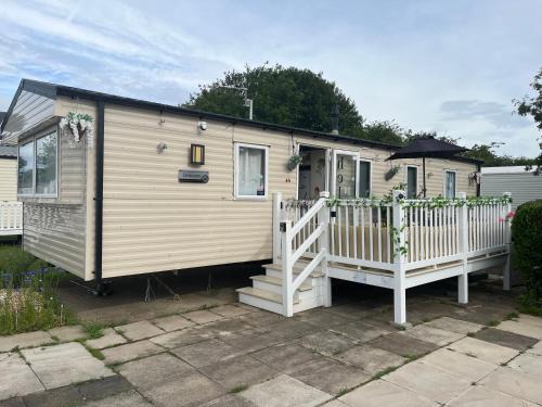 Grimsby Other | KPC-HELLYEAH caravan