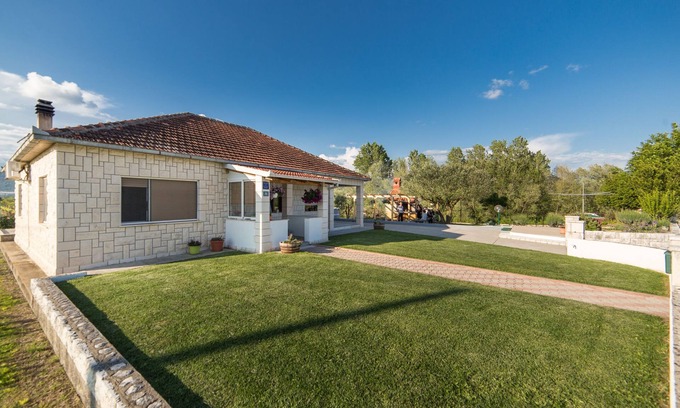 Stasevica House | Kuća Toše for families and friends to relax