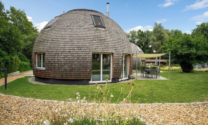 Muritz House | Kugelhaus EOS - Sauna, 1.5 bathrooms, south-facing terrace & garden on Lake Tollensesee