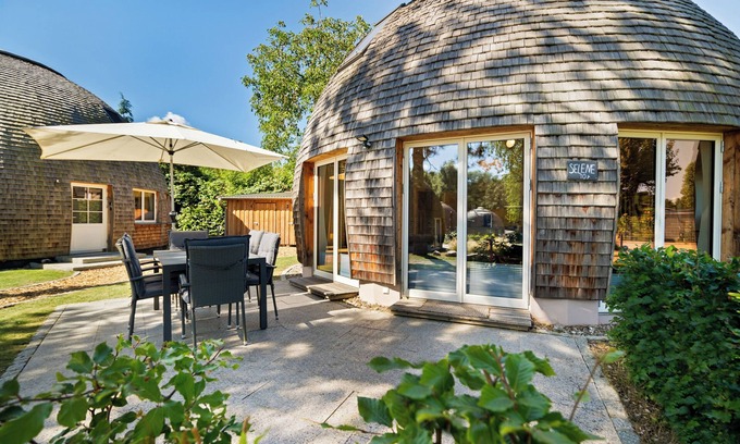 Muritz House | Kugelhaus Selene - Round design, open fire & terrace on Lake Tollensesee