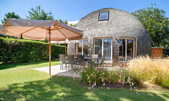 Muritz House | Kugelhaus Solveig - 3 bedrooms, 2 bathrooms, sauna & large eat-in kitchen by the lake