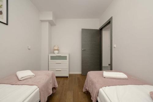 Krzyki Apartment | Kukuczki 7 Stylowy Apartament we Wrocławiu by Noclegi Renters